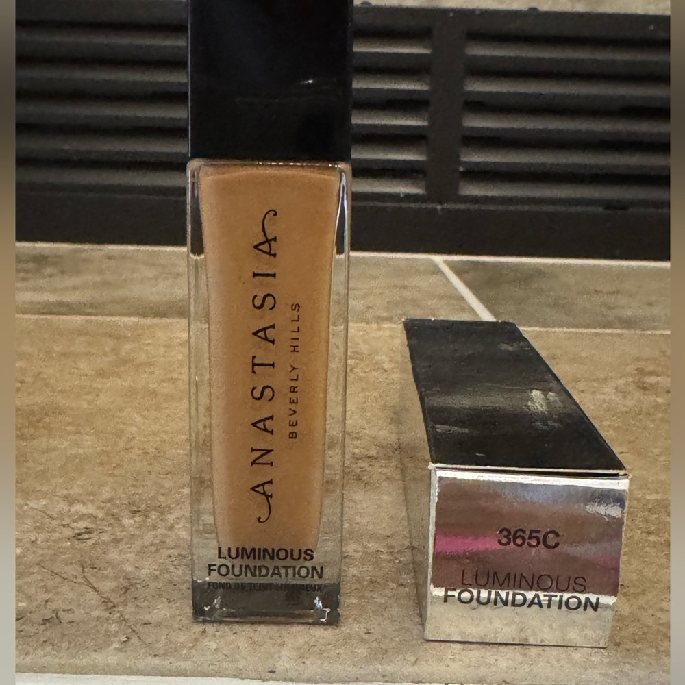 Anastasia Beverly Hills Luminous Foundation - 365C Tan